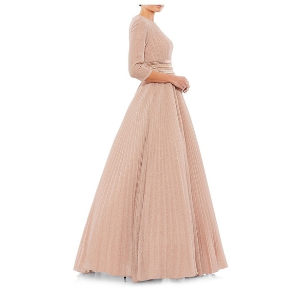 NWT MAC DUGGAL Shimmering Pleated A-Line Gown Size 2 - Picture 3 of 15